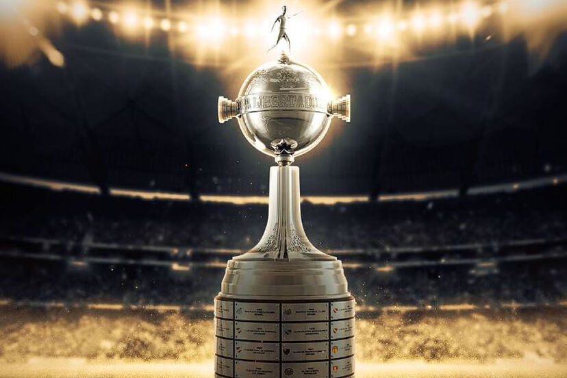 Una foto del trofeo de la Copa Libertadores